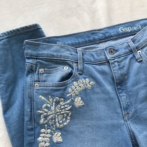 Gap 1969 light-wash embroidered jeans in a 30S